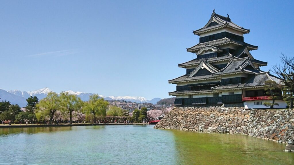 長野県、夏の松本城